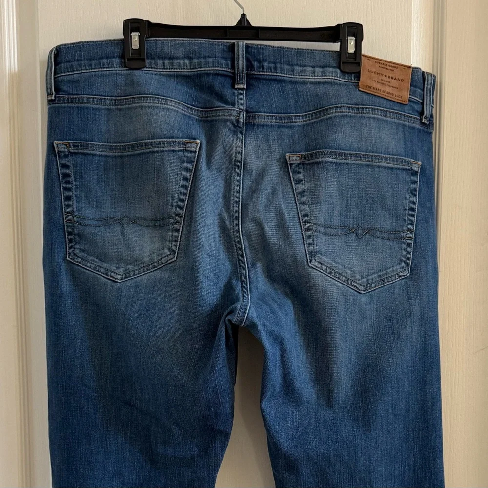 Lucky Brand Men’s Athletic Slim Straight Leg Jeans Size 38W x 32L Relaxed Fit